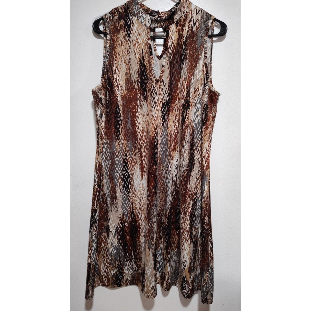 Beige By ECI Women Chevron Print Polyester Sleeveles Shift Dress Size L